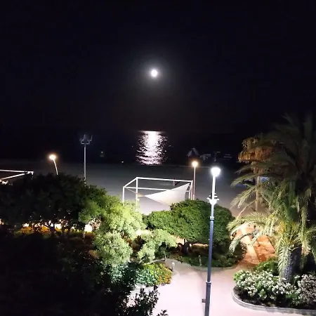 First Line Sea View Appartement *